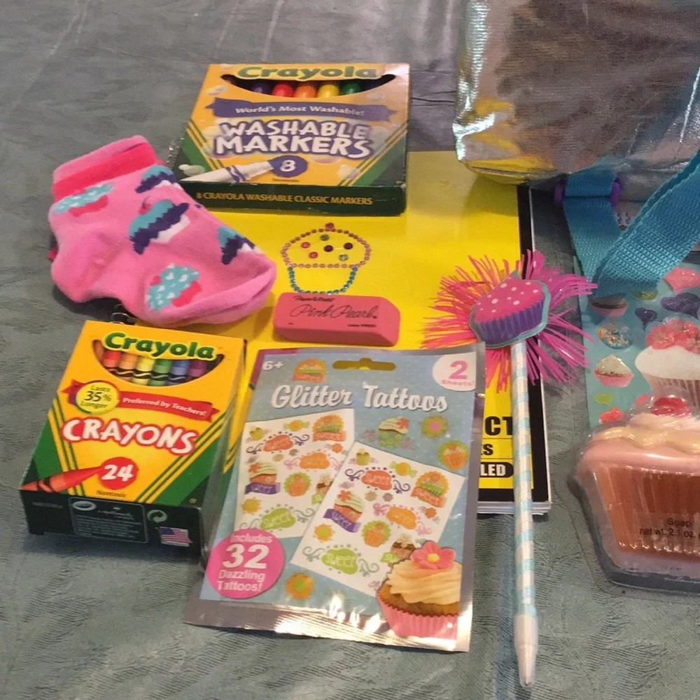 Cupcake Backpack 13pc Sweet cupcake Treasures NEW full of matching Cupcake Gifts